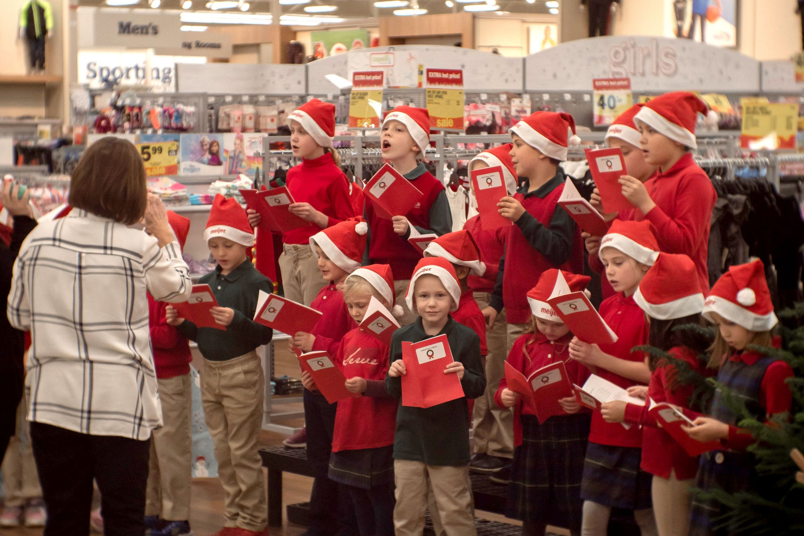 kids singing in Christmas choir